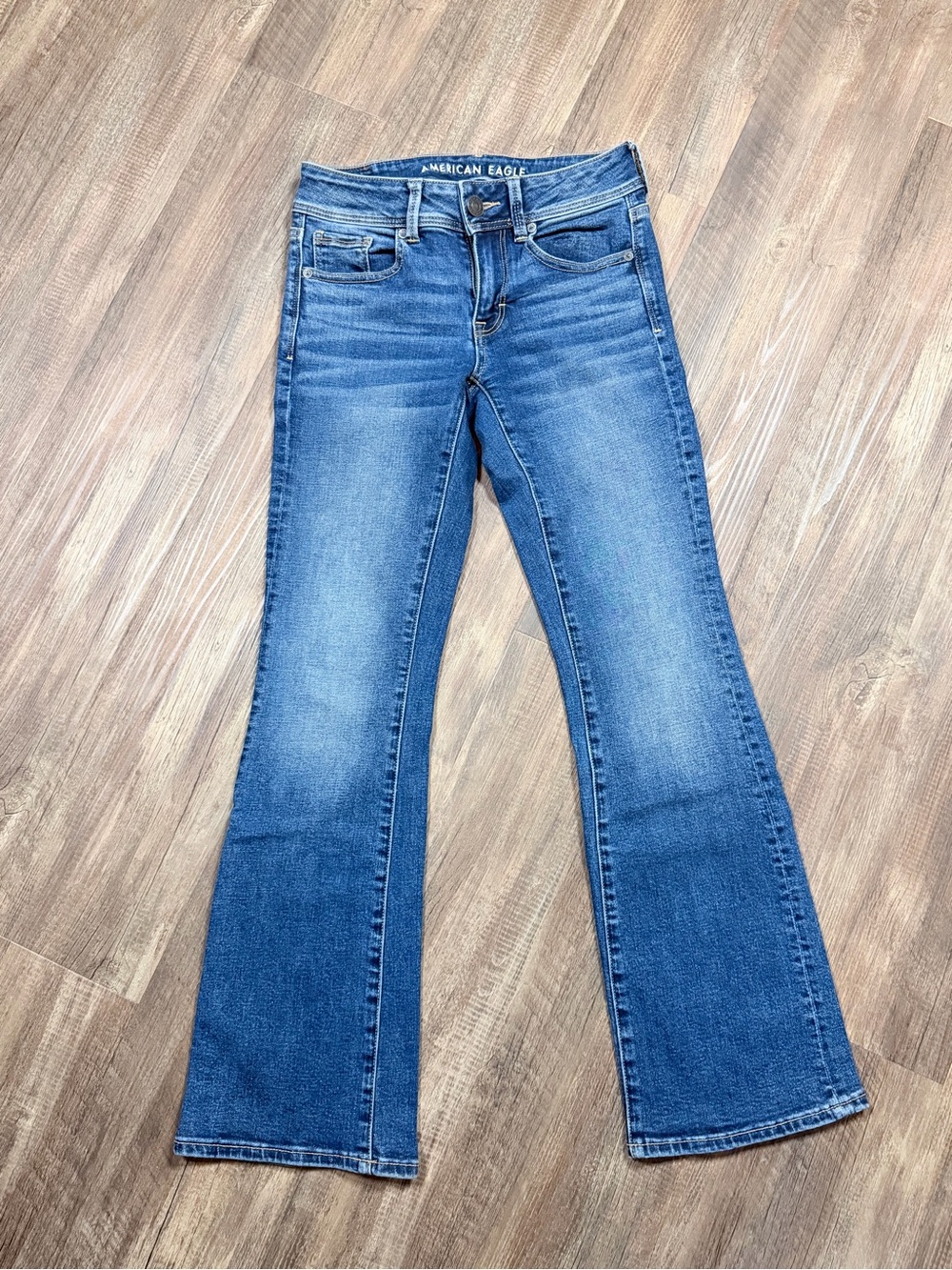 American Eagle Low Rise Flare Jeans Medium Wash Size 0 Short